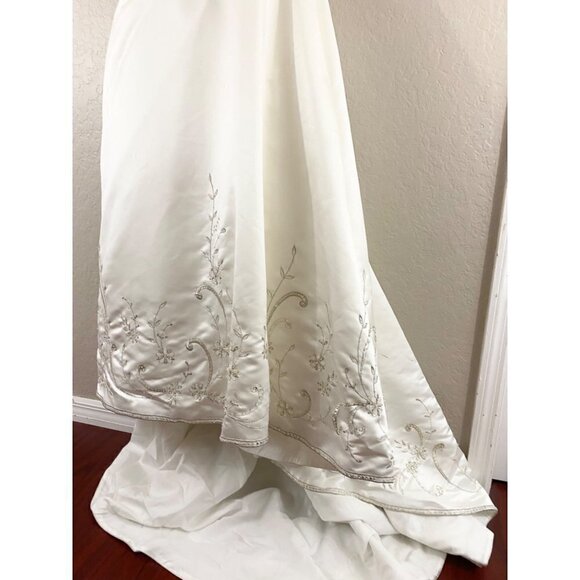 Casablanca Bridal Strapless Embroidered Satin Wedding Dress - Medium - Picture 4 of 15